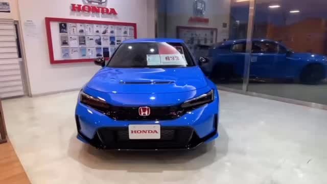 こんにちは！佐賀西店です！
今回はシビックをご紹介いたします！！🚗
シビックTYPE R のレーシン...