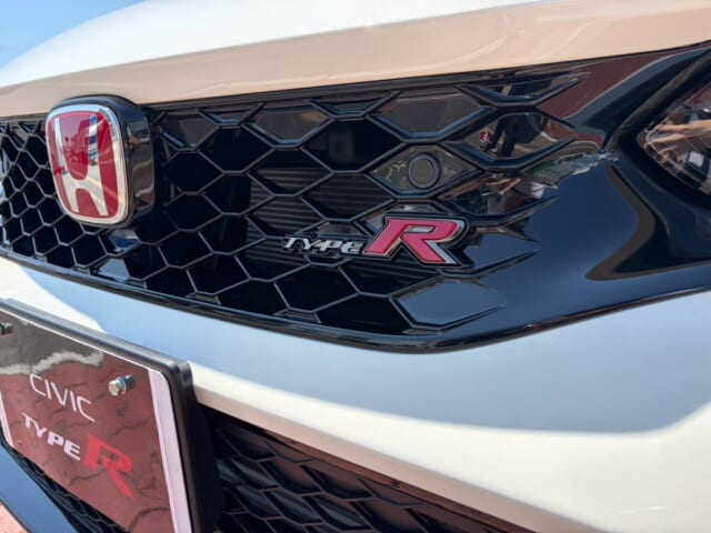 こんにちは✨ホンダカーズ中央佐賀鳥栖元町店です！
CIVIC typeR Racing Black ...